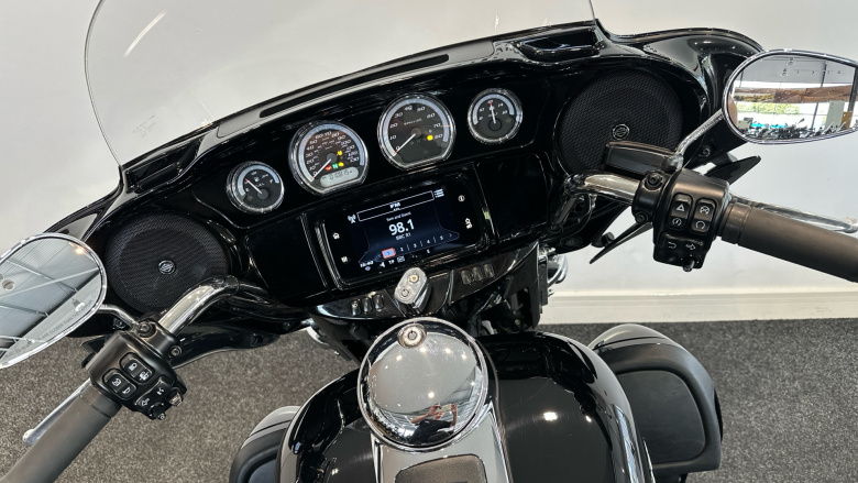 Harley-Davidson Touring Electra Glide FLHTK Vivid Black (21MY)
